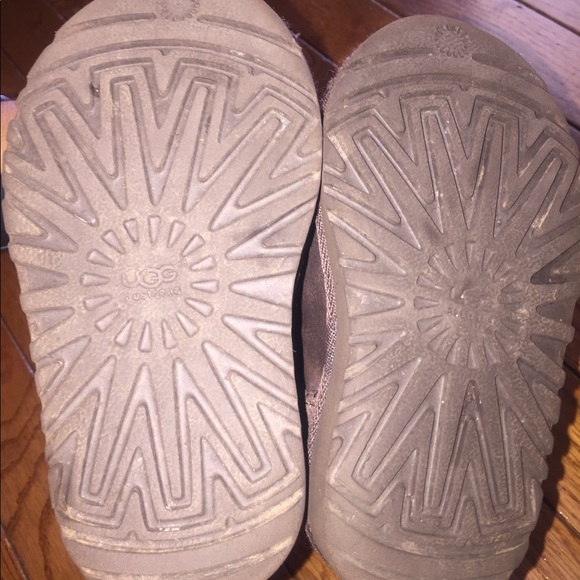 Authentic dark brown toddler UGGs size 7 - Picture 3 of 3